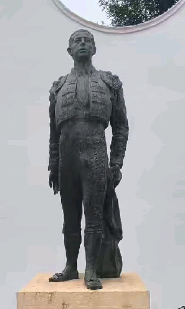 游览西班牙隆达悬崖小镇