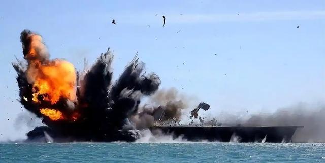 泽连斯基战果成疑惹众怒	，北约摊牌黑海袭船，乌自爆艇被炸翻天！