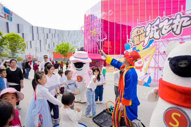 甘露山五一游：纸飞机音乐节、雪场coser…一天经历多个封神场面