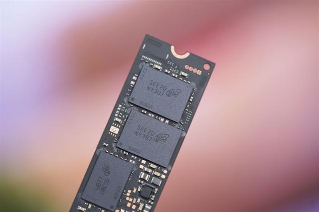 英睿达T710 2TB SSD评测：新一代性能旗舰 14.5G/s仅有57度