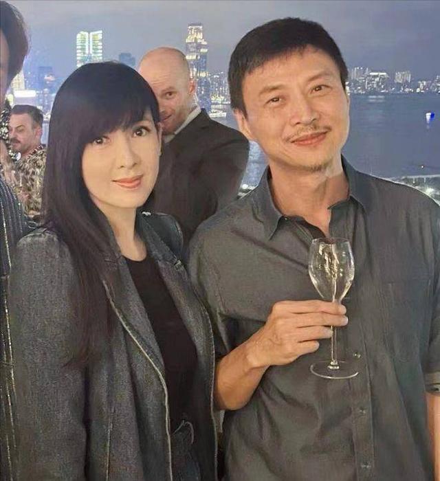 被戴8次绿帽子，3次被捉奸在床，这就是我们“玉女”守卫的爱情