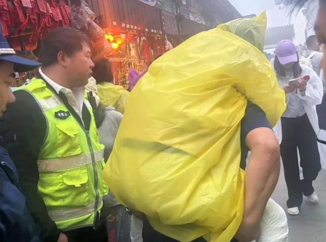 明月照仁心 暖意动真情丨老君山暖心服务获游客频频点赞！