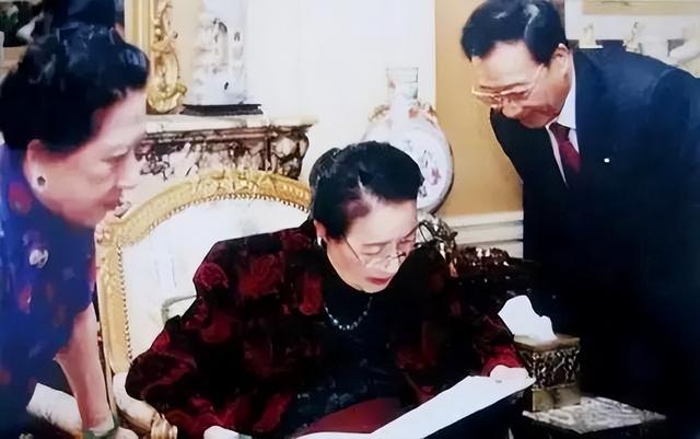 宋美龄贴身护士揭秘：她晚年在美国时，经常嘟囔“没有铜钿”