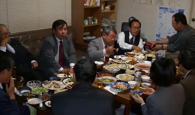 大量日本游客涌入北京，打着旅游幌子不去旅游不吃美食，为啥来？