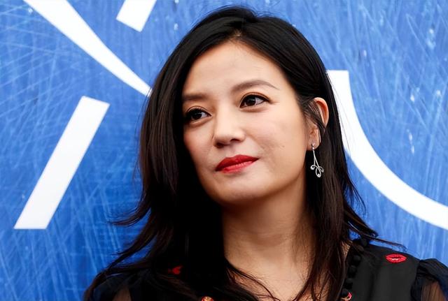 封杀四年，49岁赵薇突传消息	，因胃癌去世传闻5个月前就真相大白