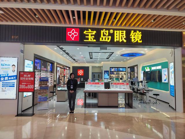 眼镜店三年倒闭6 万家！没被电商打垮，咋自己把生意做黄了？
