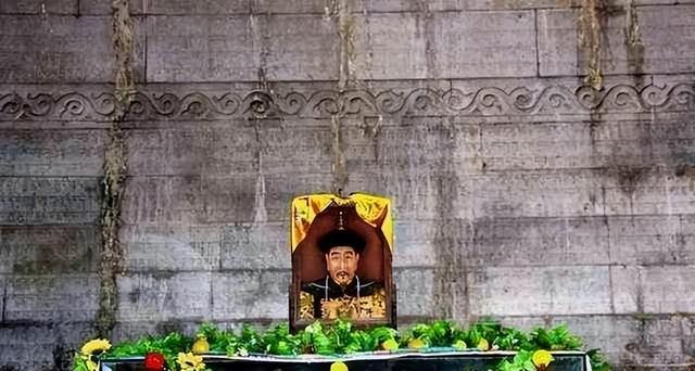 1945年康熙墓盗出绝世宝物上交故宫，最后却不见了，谁贪了？
