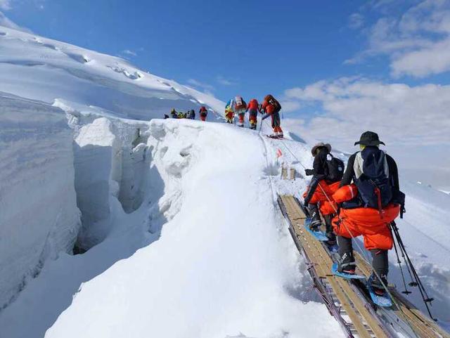 14岁深圳女孩登顶7546米高峰 她将校训带上雪山之巅