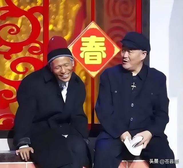 有钱有什么用？68岁赵本山近况曝光，三人打伞伺候，女儿是心头病