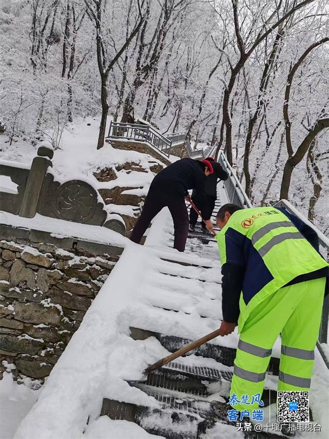 武当山金顶积雪超10厘米，零下11℃绘就冰雪仙山