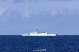 驰骋深蓝！海军多型舰艇实战化练兵图片