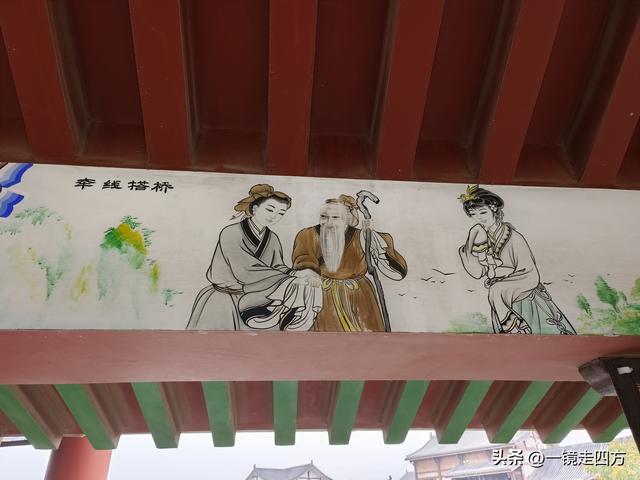 在“天仙配”传说的故事发生地孝感，建有一座“凤凰天仙城”