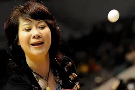 昔日的女乒一姐,烟酒不离身却拿59块金牌,如今二婚依旧被宠成公主图片