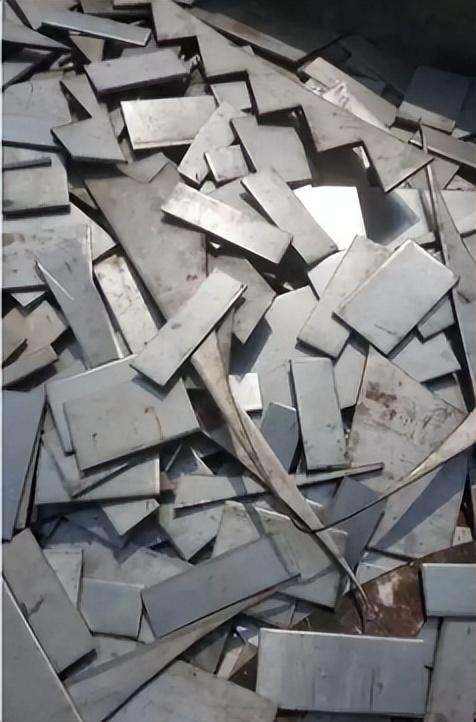 为何我国的火车轨道，宁愿使用生锈的铁，也不用不锈钢来建造？