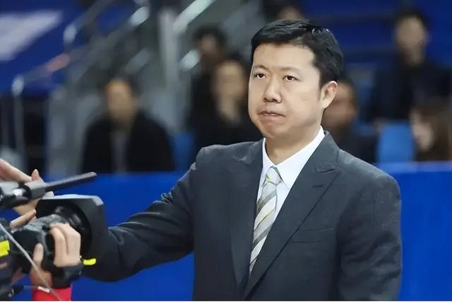 逼姚明退役，毁了王治郅，他是如何让中国篮球倒退了20年的？