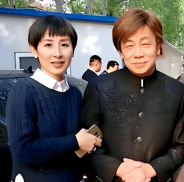 钱再多有什么用！梁小龙遗孀现状，给所有“老少恋	”夫妻提了个醒