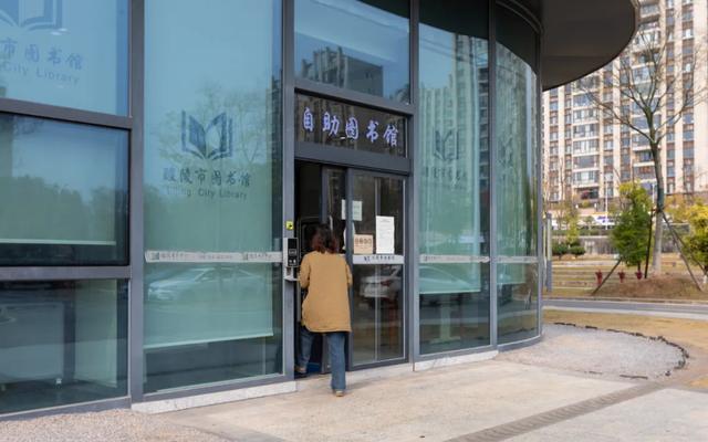 醴陵市图书馆里除了看书和学习，还可以……