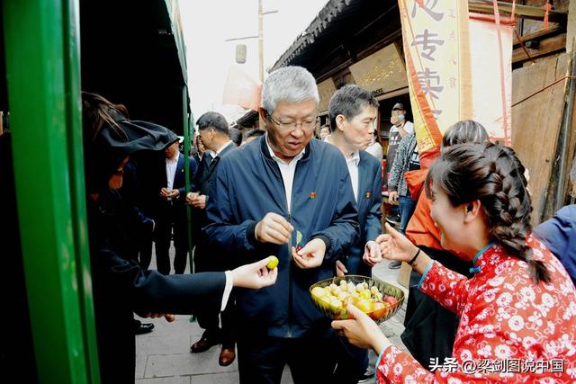 甘肃省陇南市宕昌县，哈达铺镇红军长征经过90周年纪念盛世。