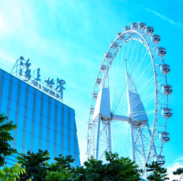厦门海上世界山海全景摩天轮，高度62米，单圈运行时间约13分14秒
