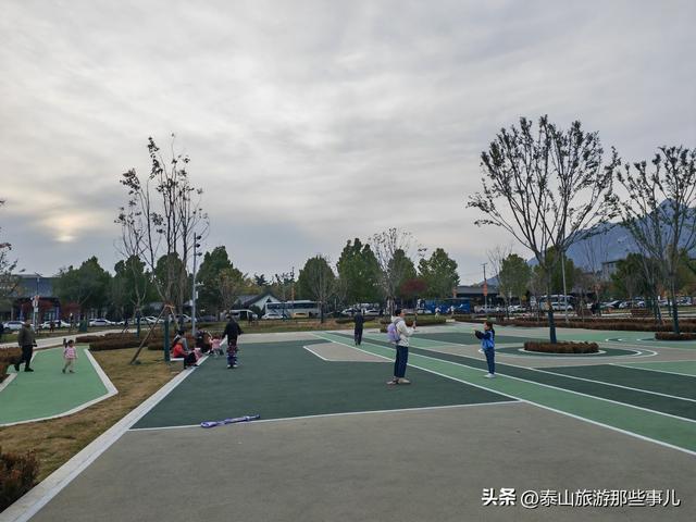 安：它是一个免费景点，现华丽转身，敞亮了，更亲民了，游人如织