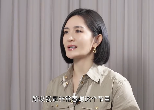 何炅也没想到，《快本》停播仅4年，谢娜的主持界地位已高不可攀