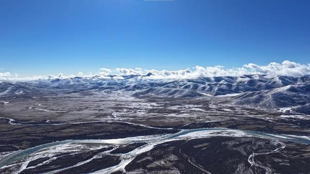 甘肃玛曲:流凌逐浪黄河岸冰花绽作雪域笺