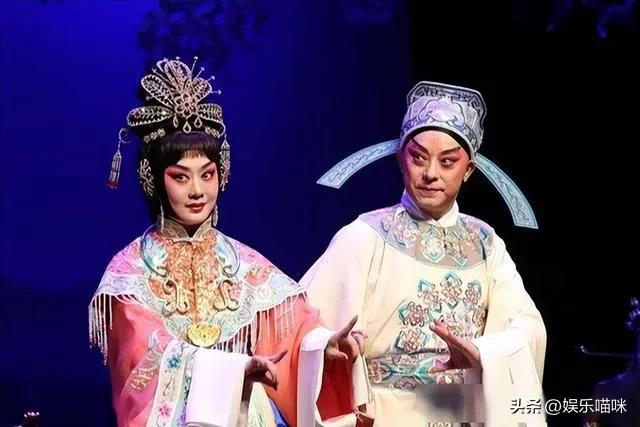 至今未婚未育，身边却有男人陪了近27年！59岁的她才是真人间清醒