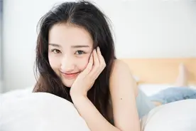 眼观三足， 机敏洞察，聪明的男人懂得察觉好色女人的三重秘密图片