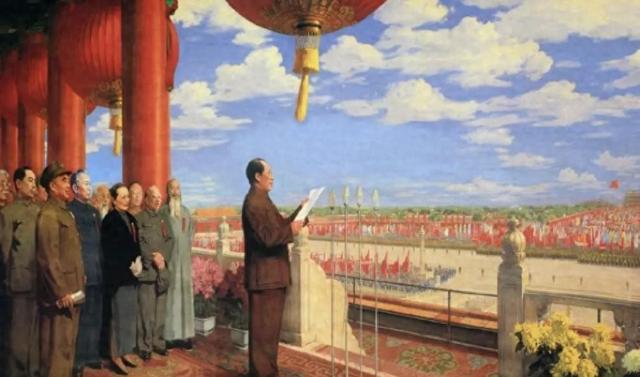 天安门悬挂第四版毛主席像，市民质疑：毛主席怎么只有一只耳朵？