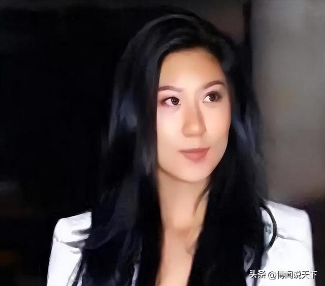 豁出去了！自曝私密事的Coco，没给89岁的谢贤留一点体面