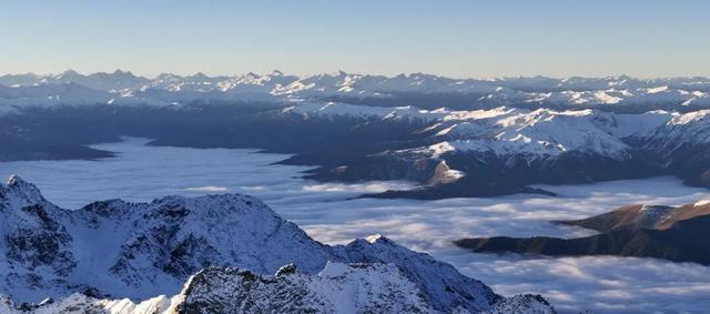 4860米云端告白指南！在达古冰川的日照金山下，说最甜的情话