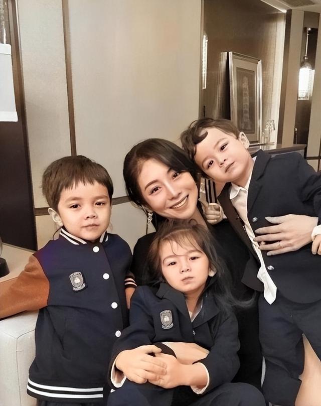 “买英国精子生3娃	”的山东女人，8年后现状曝光！如今她后悔不？