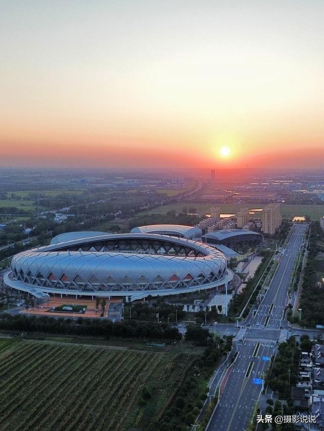 中国醉美地标集：贡嘎雪山、九寨沟、洱海、鸣沙山、万佛塔