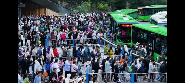 护航暑期旅游！四川九寨沟交通织密安全保障网