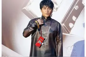 男星骚起来有多牛？半裸、蕾丝、真空、露内裤边，都太敢穿了图片