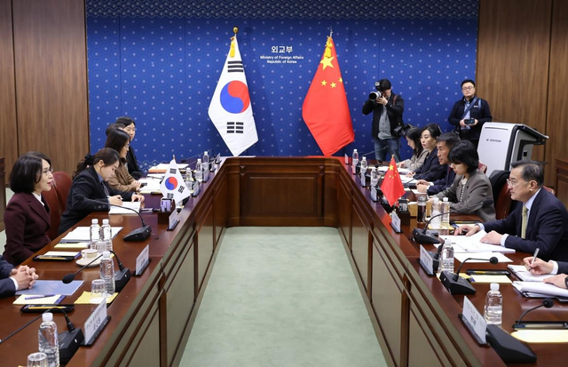 笑死！韩国网民问：首尔举行反华游行，为什么中国人没有感到紧张