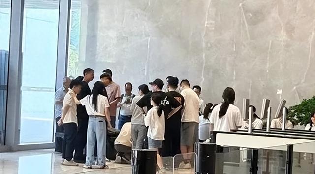 中国又一巨头暴雷，高层全失联，5名核心老板“潜逃”马来西亚