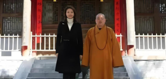 释永信被查后，令人担心的事就发生了！著名央视主持人受到牵连