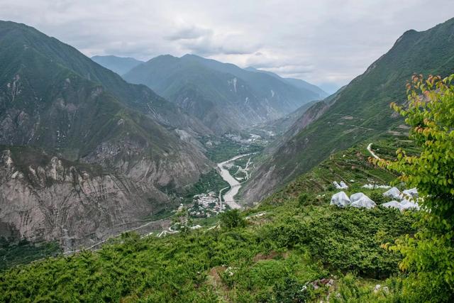 萝卜寨、岷江大峡谷