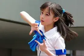 桥本环奈「泳衣写真」辣度超标！真实身材过于火辣，网友：长大了图片