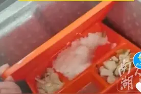 日本中小学的午餐，也是配送的图片