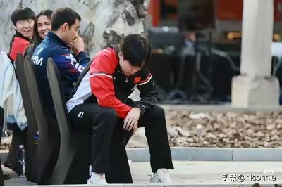 任女士:你怎么能让莎莎洗碗 大头:任女士 你是亲妈吗 我的手也要打球