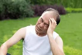 人为什么会得脑出血？医生含泪苦劝：这3件事，再爱也要戒掉图片