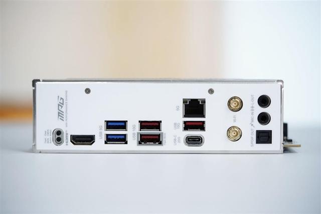 微星MPG B850I EDGE TI WIFI刀锋 钛主板评测：小巧强悍 200W功率释放