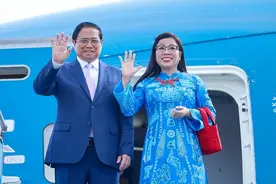 越南总理夫妇访问韩国！总理夫人穿蓝色奥黛很闪耀，旺夫脸很吸睛图片
