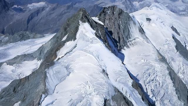 他带0经验女友登雪山，等她冻昏自己跑了，最高却只能判3年