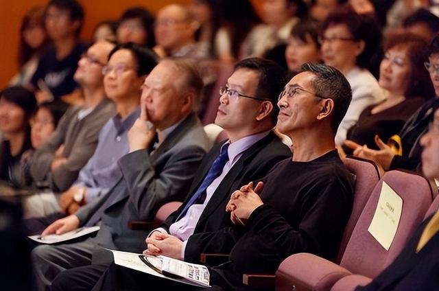 17岁赴港闯荡，49被枪杀，留给4妻15子半个铜锣湾，富过李嘉诚