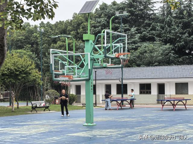 国庆假期中，陪父母逛白沙公园，欧式城堡，濯锦园，宇宙舞厅