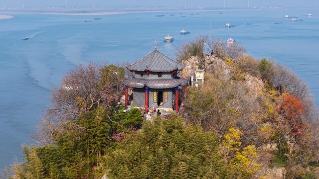 中流砥柱锁吴楚：登小孤山览六朝帝王文采风流
