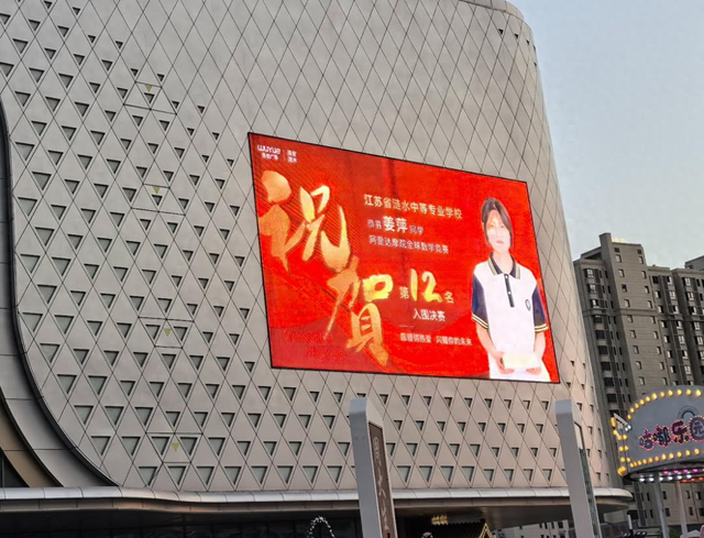 姜萍现状如何？一家不知去向，新学期未返校，疑似某服装厂打工